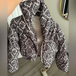 Cropped Black & Cream Printed Quilted Puffer Jacket